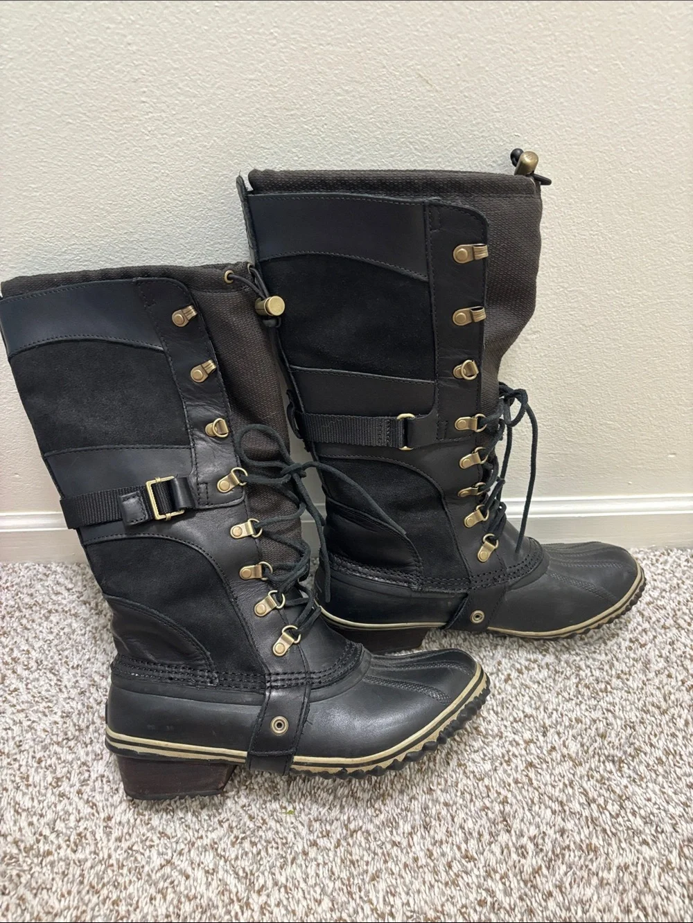 Sorel Conquest Carly waterproof winter boots 8.5